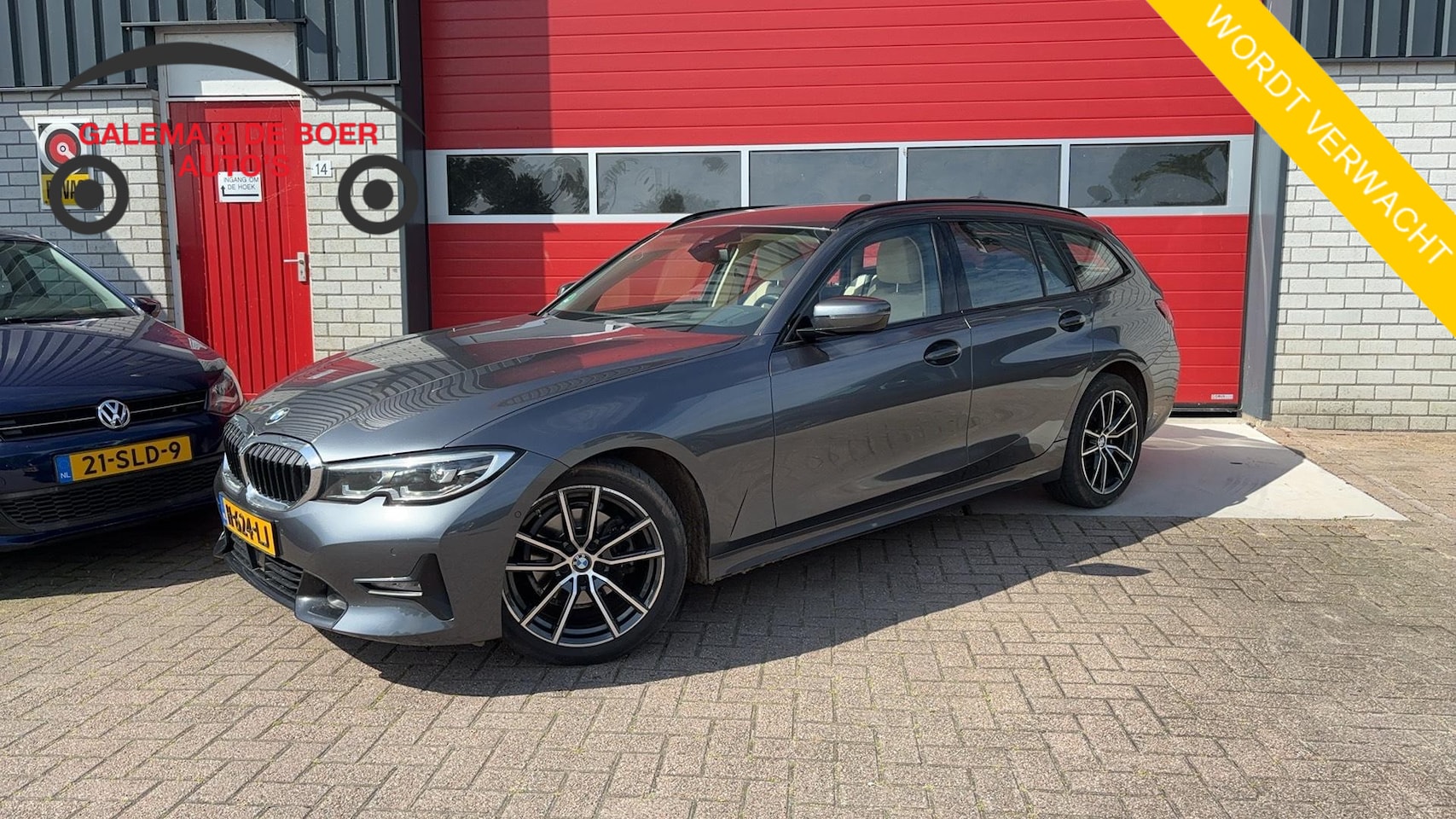 BMW 3-serie Touring - 320i High Executive Edition AUTOMAAT / TREKHAAK / SFEER / BLACK OPTIC / STOELVERW / CARPLA - AutoWereld.nl