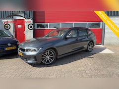 BMW 3-serie Touring - 320i High Executive Edition AUTOMAAT / TREKHAAK / SFEER / BLACK OPTIC / STOELVERW / CARPLA