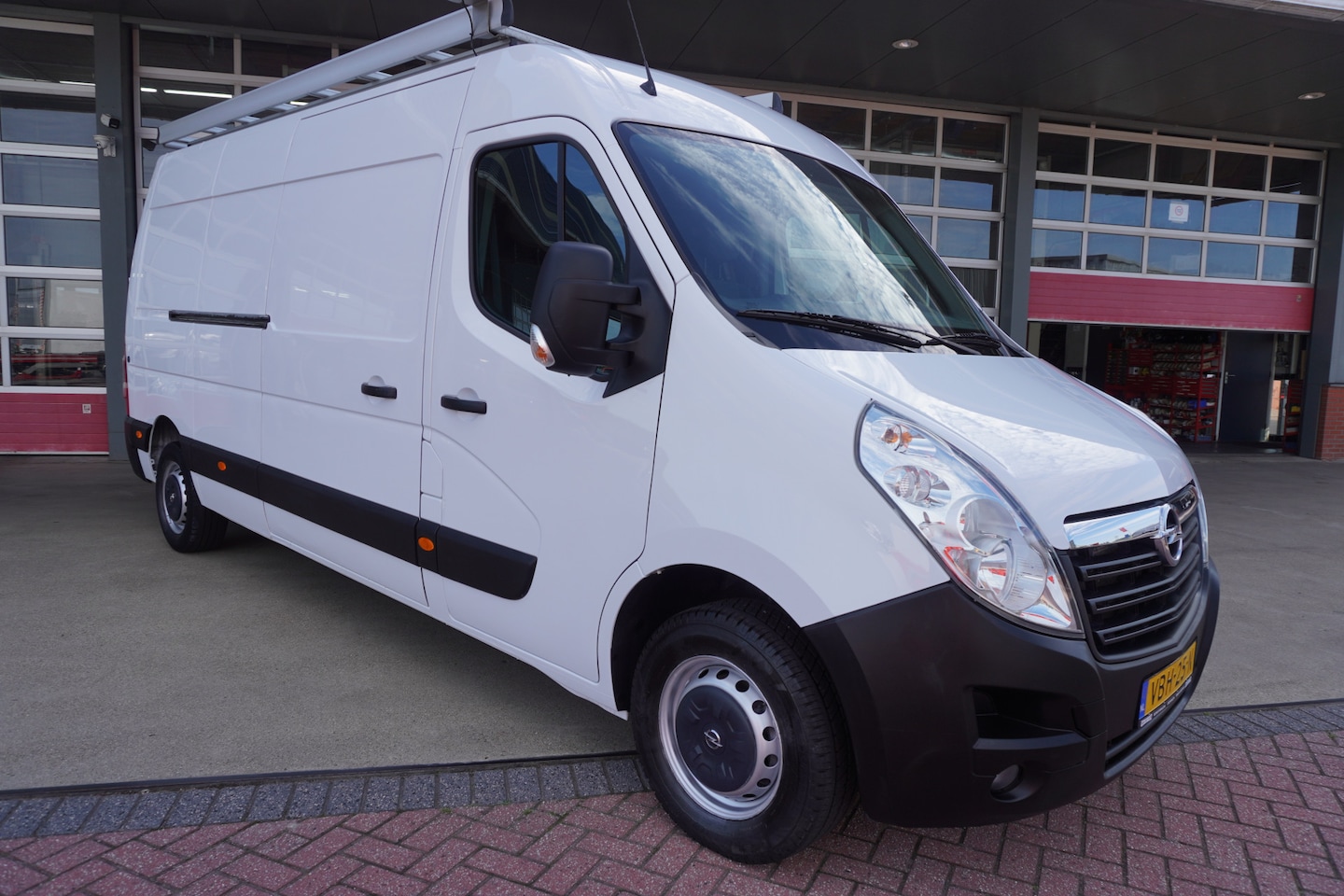 Opel Movano - 2.3 CDTI 111pk L3H2 Start/Stop Airco | Cruise | Navi | camera | Imperiaal - AutoWereld.nl