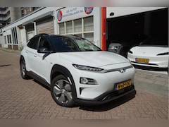 Hyundai Kona Electric - EV Premium 64 kWh | SOH 99.2% | Trekhaak | Leer | Adaptive + Lane + Blindspot | Premium Au