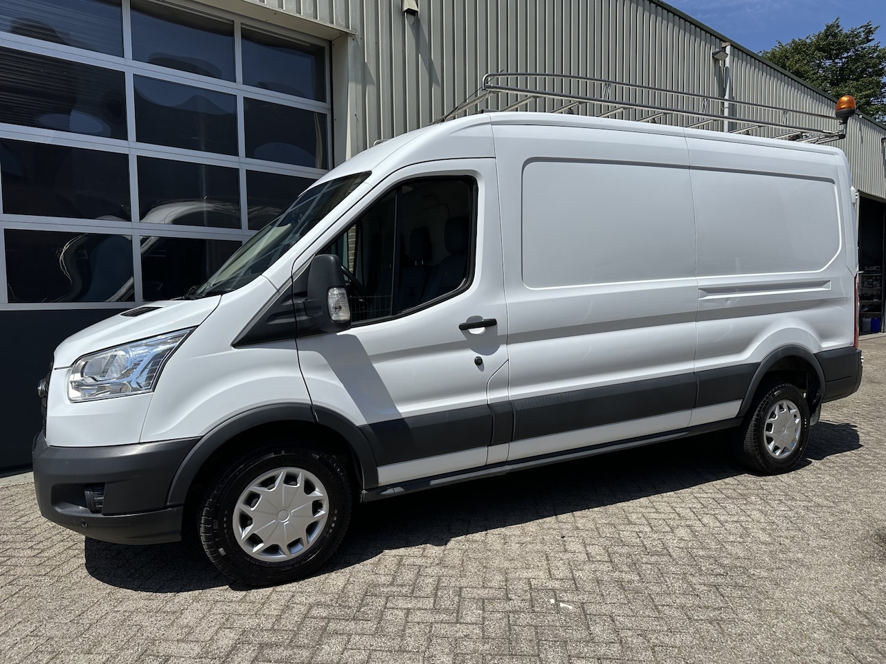 Ford Transit - 350 2.0 TDCI 96kw L3H2 Airco,Navi,Camera,Pdc,Trekh,Imperiaal 3 persoons - AutoWereld.nl
