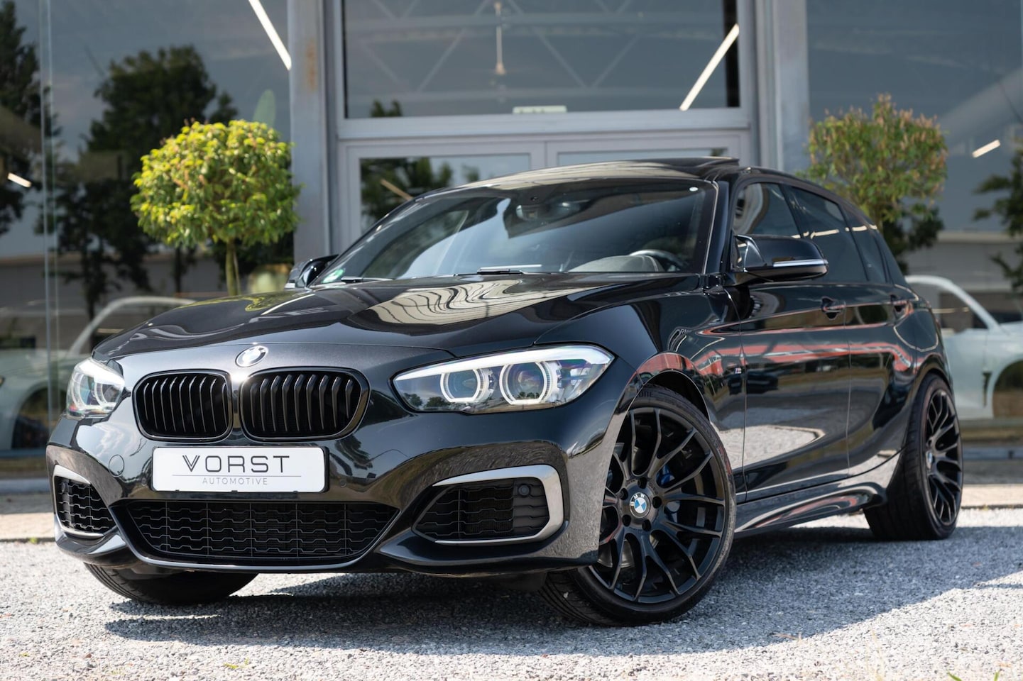 BMW 1-serie - M140i Edition Shadow High Executive M140i Edition Shadow High Executive - AutoWereld.nl