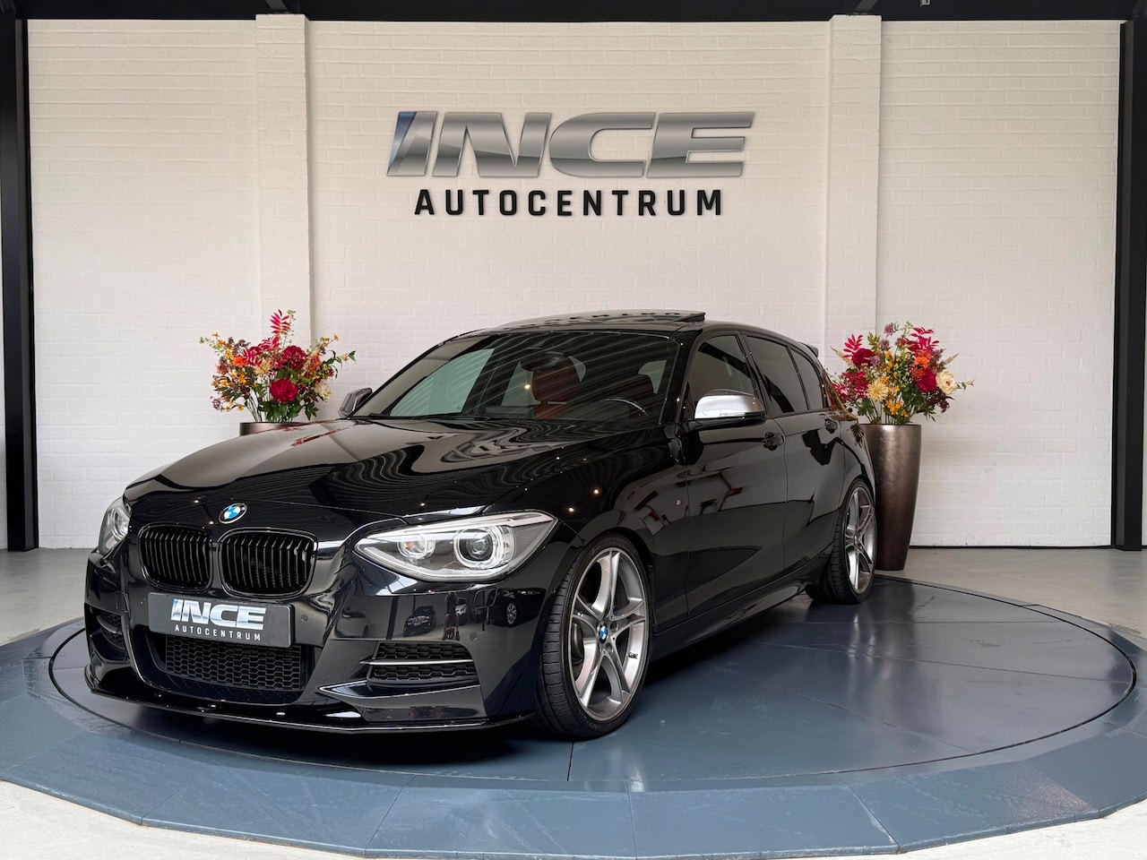 BMW 1-serie - M135i xDrive High Executive | Performance | Pano - AutoWereld.nl