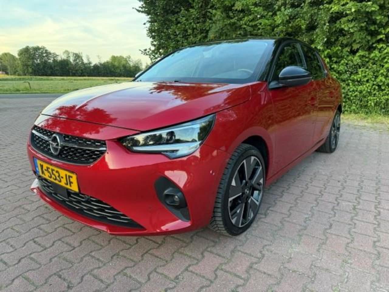 Opel Corsa-e - Elegance 50 kWh SOH 93,3%/Halfleer/Navi/Acarplay/Camera/Garantie - AutoWereld.nl