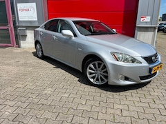 Lexus IS - 250 Business 208pk Automaat / Autom.airco / Leer / Stoelverw. / Cruise / 17" / Keyless / P
