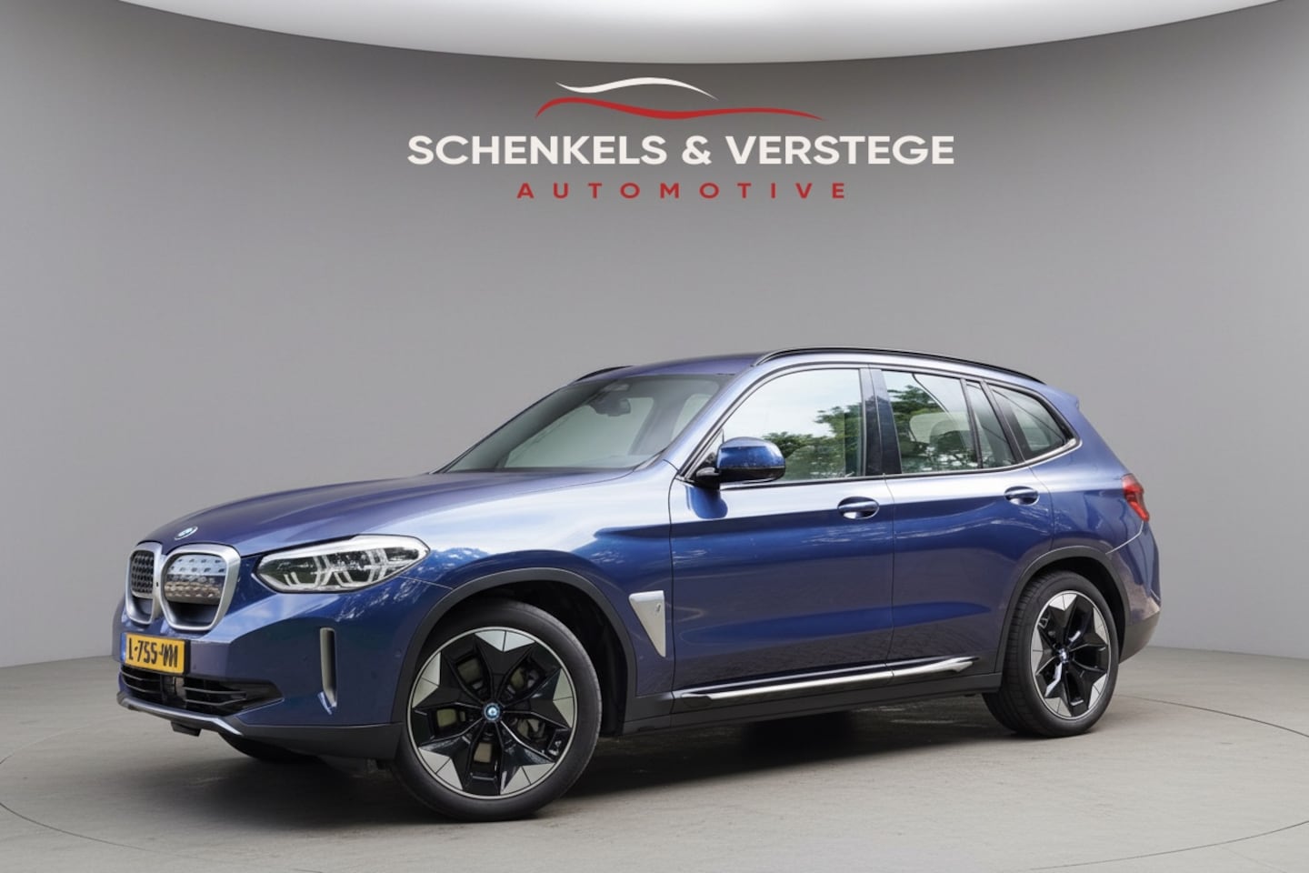 BMW iX3 - High Executive 80 kWh / BTW / Panoramadak / Trekhaak / Head up / Harman Kardon / - AutoWereld.nl