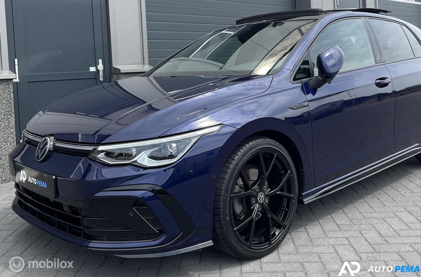 Volkswagen Golf - 1.5 eTSI DSG 3xR-Line 150PK Pano IQ - AutoWereld.nl