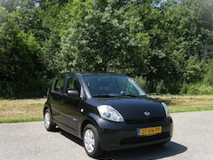 Daihatsu Sirion 2 - 1.3-16V Prestige 5 Drs Automaat , eerste eigenaar . KM . Nap