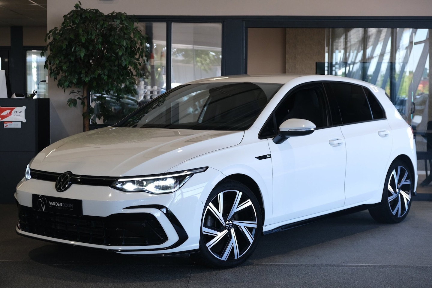 Volkswagen Golf - 8 1.5 eTSI 2x R-Line 150PK DSG Led Navi ACC Kessy HuD H&K - AutoWereld.nl