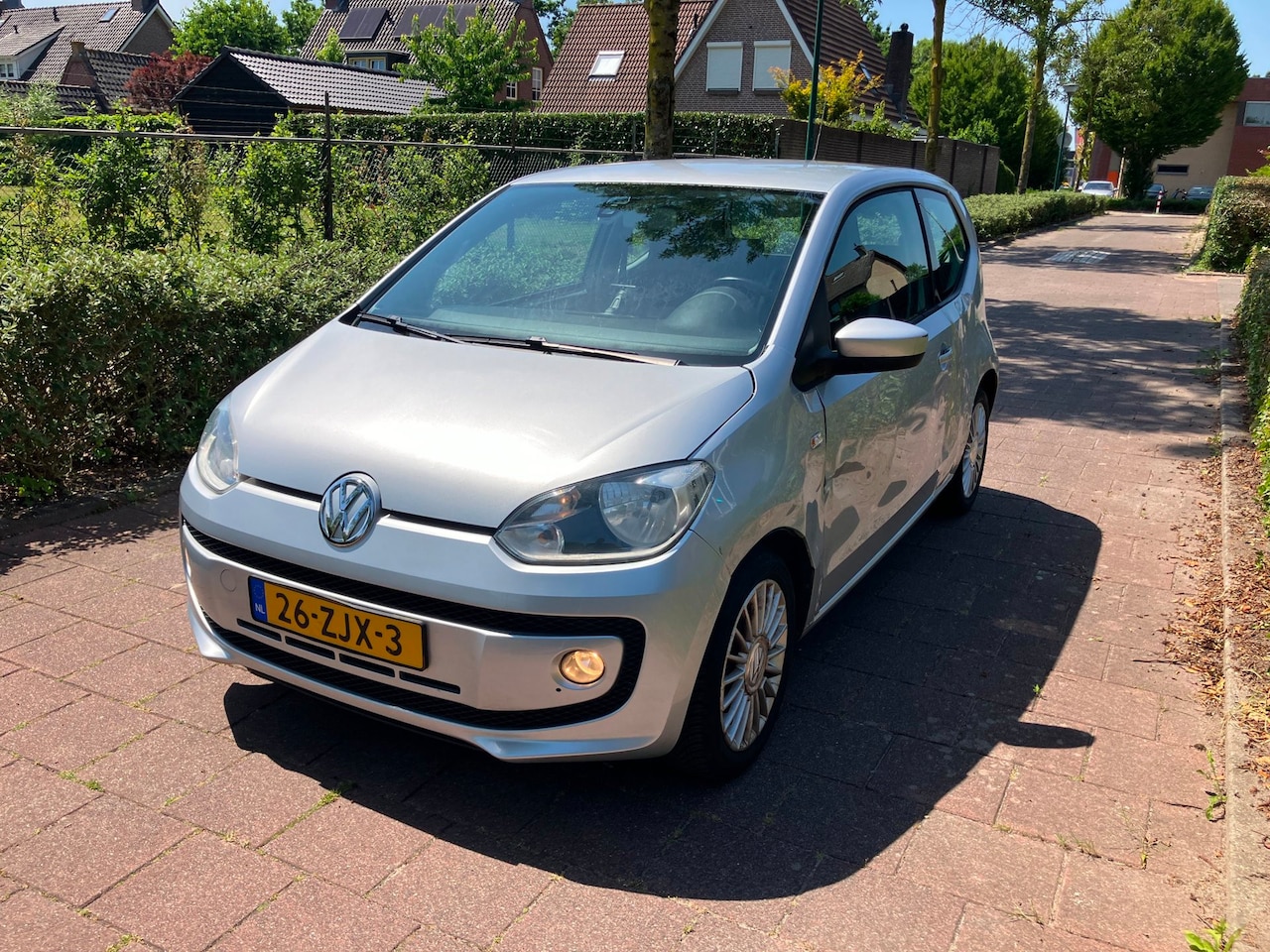 Volkswagen Up! - 1.0 high! Airco navi SCHADE! - AutoWereld.nl