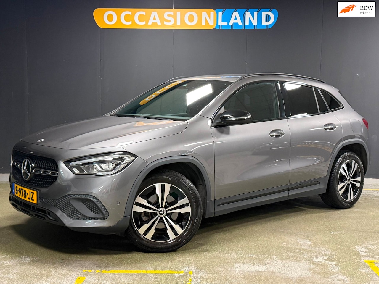 Mercedes-Benz GLA-Klasse - 180 Progressive|LED|STOELV|CAMERA|CARPLAY|NAVI|BLUETOOTH|18INCH| - AutoWereld.nl