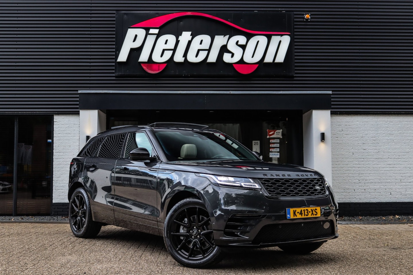 Land Rover Range Rover Velar - 2.0 P400e R-Dynamic HSE PANO - AutoWereld.nl