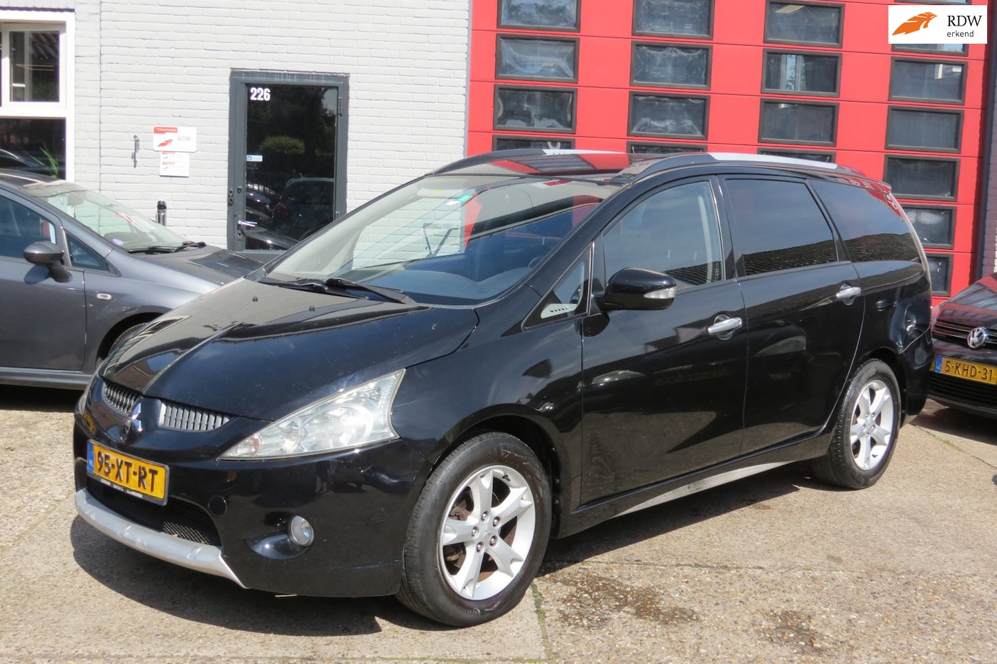 Mitsubishi Grandis - 2.4-16V InSport . AUTOMAAT, 7 PERS, NWE APK - AutoWereld.nl