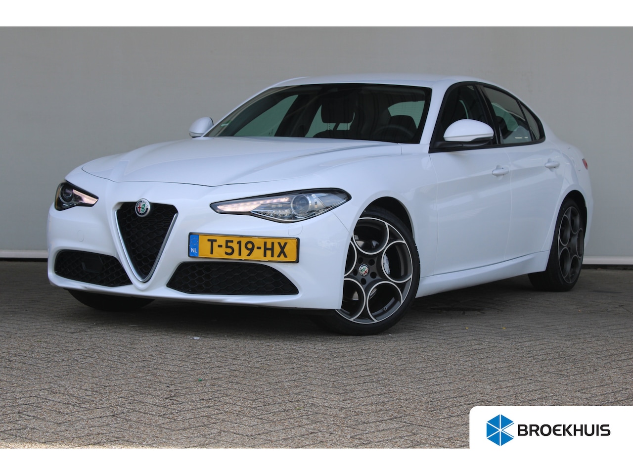 Alfa Romeo Giulia - 2.0T | 19` lichtmetalen velgen | Climate control | Keyless start | Cruise control - AutoWereld.nl