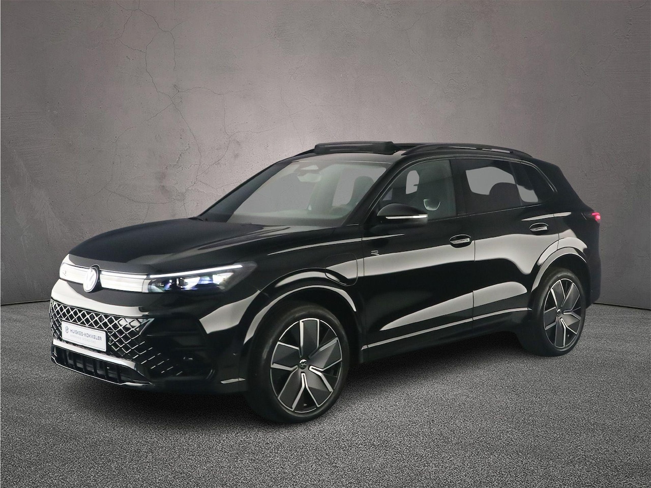 Volkswagen Tiguan - R-Line Edition 1.5 TSI eHybrid 272pk DSG Automaat Trekhaak, Panoramadak, Navigatie, Adapti - AutoWereld.nl