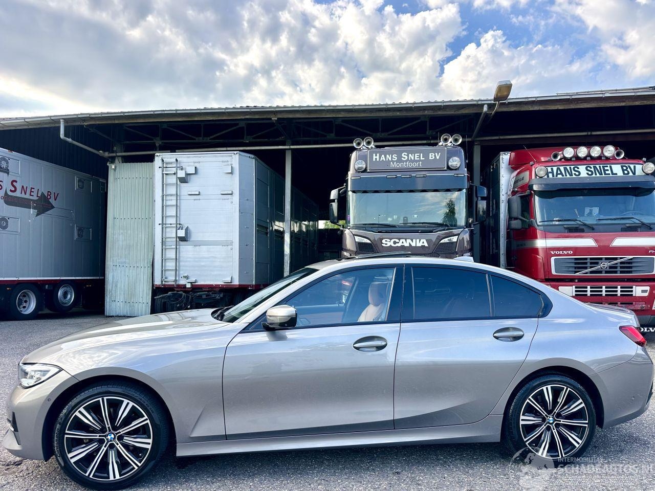 BMW 3-serie - 320d 190pk aut + f1 xDrive High Exe sedan - schuifdak - harman/kardon - head up - keyless - AutoWereld.nl