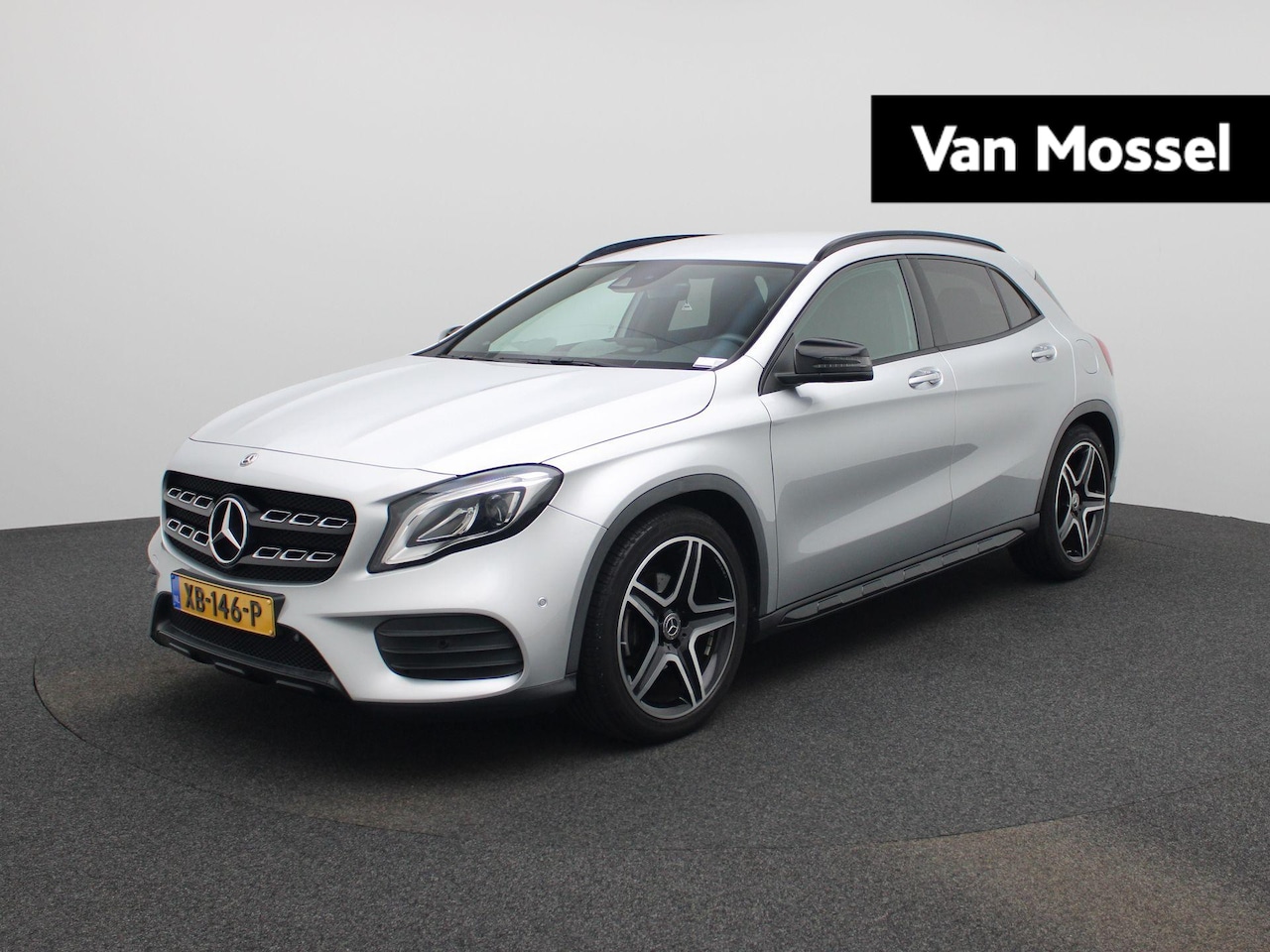 Mercedes-Benz GLA-Klasse - 180 Business Solution AMG | ACHTERUITRIJCAMERA | NAVIGATIE | CLIMATE CONTROL | TREKHAAK | - AutoWereld.nl