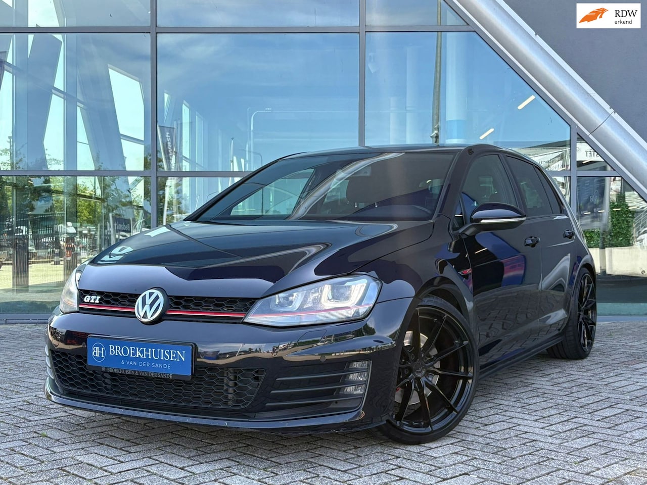 Volkswagen Golf - 2.0 TSI GTI 220pk Stoelverwarming / Trekhaak / Cruise control - AutoWereld.nl