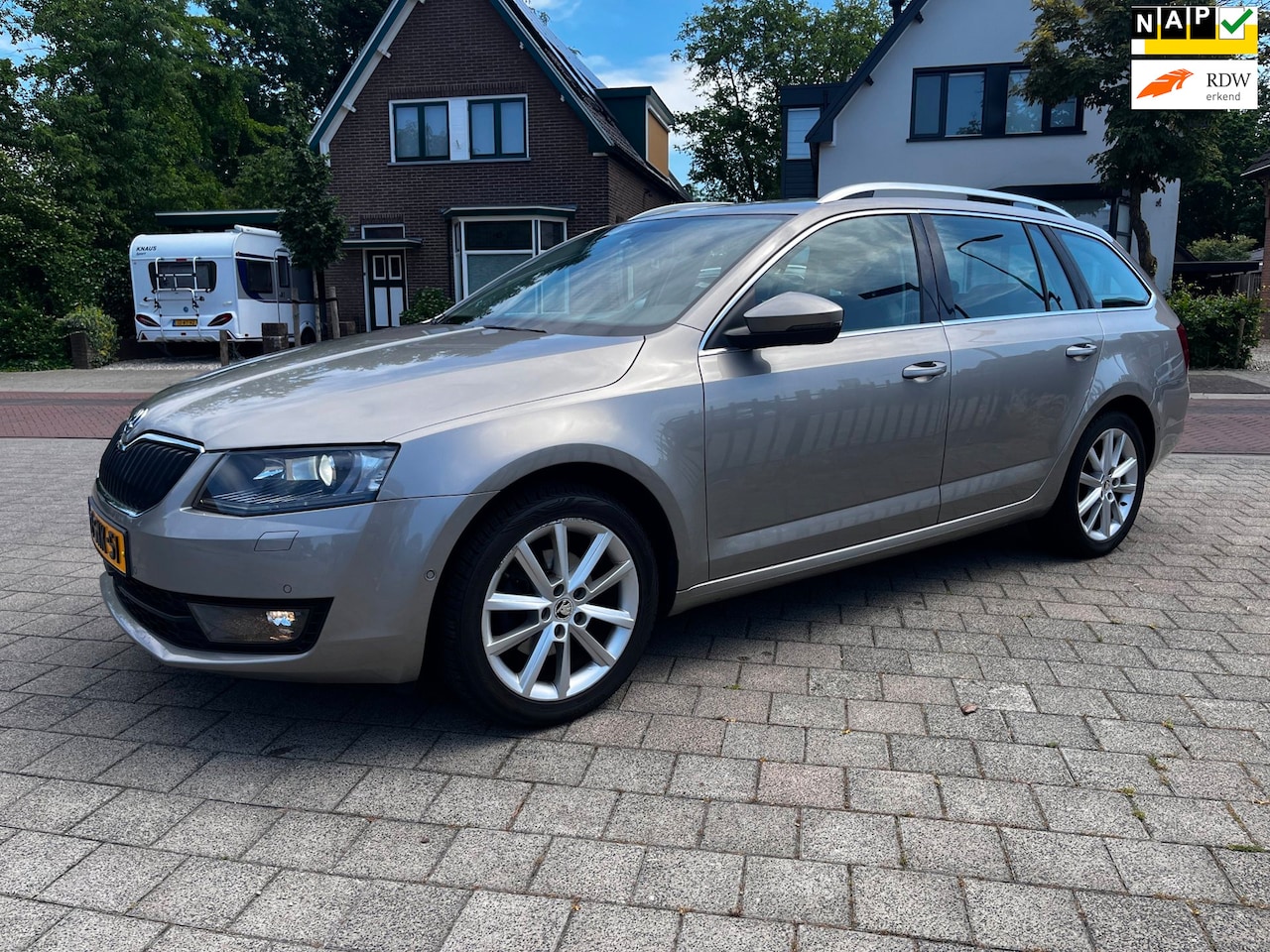 Skoda Octavia Combi - 1.2 TSI Leder Trekh Isofix xenon APK Cruise 1e eigenaar - AutoWereld.nl