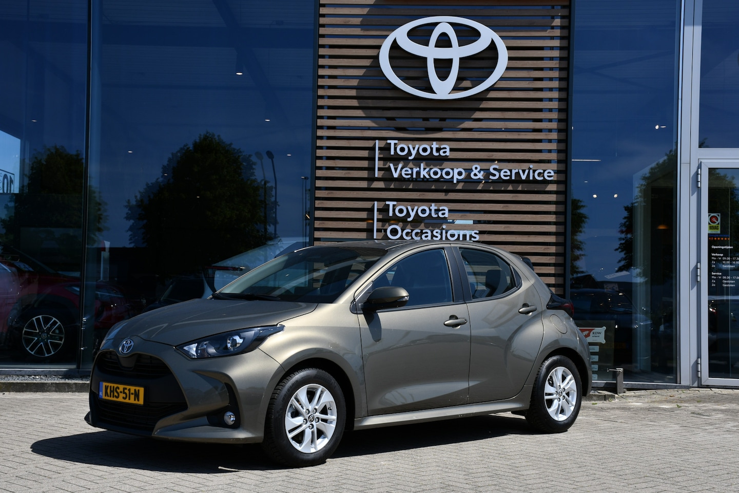 Toyota Yaris - 1.5 Hybrid 115 Active Limited Automaat 116pk | Apple Carplay/Android Auto | 16'' Lichtmeta - AutoWereld.nl