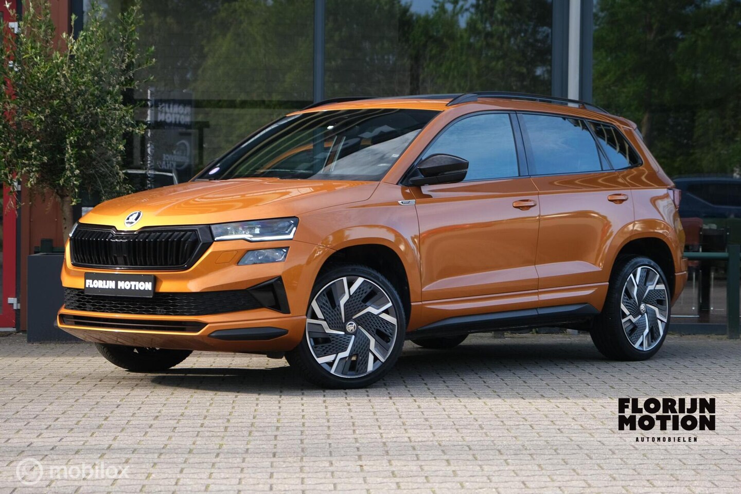 Skoda Karoq - 1.5 TSI ACT Sportline Business | Pano | Virtual dash | Trekhaak | Stoel en stuurwielverw. - AutoWereld.nl