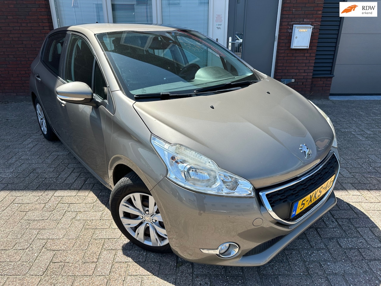 Peugeot 208 - 1.2 VTi Envy / Navi / PDC / Riem v.v. / NAP / Clima - AutoWereld.nl