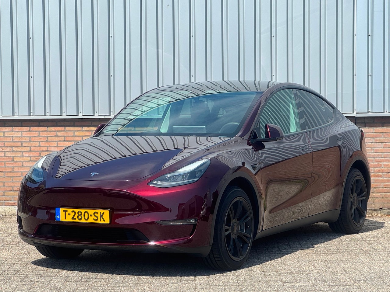 Tesla Model Y - Long Range AWD 75 kWh Midnight Cherry Red - AutoWereld.nl