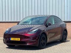Tesla Model Y - Long Range AWD 75 kWh Midnight Cherry Red