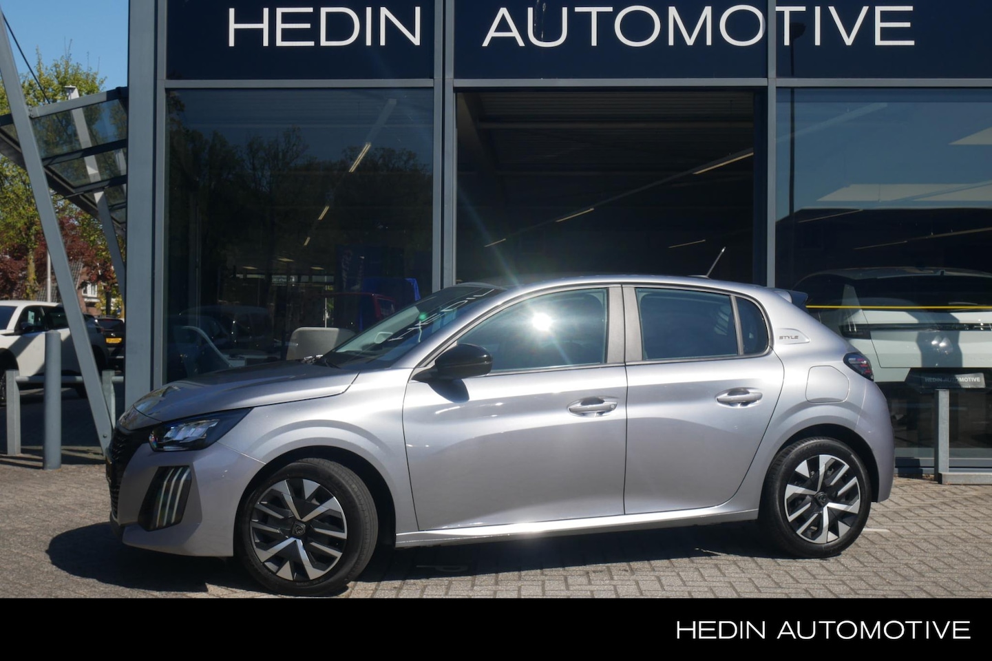 Peugeot 208 - 1.2 Turbo 100PK Style | 14.000km | Navigatie via App | Cruise Control | Airco | Apple Carp - AutoWereld.nl
