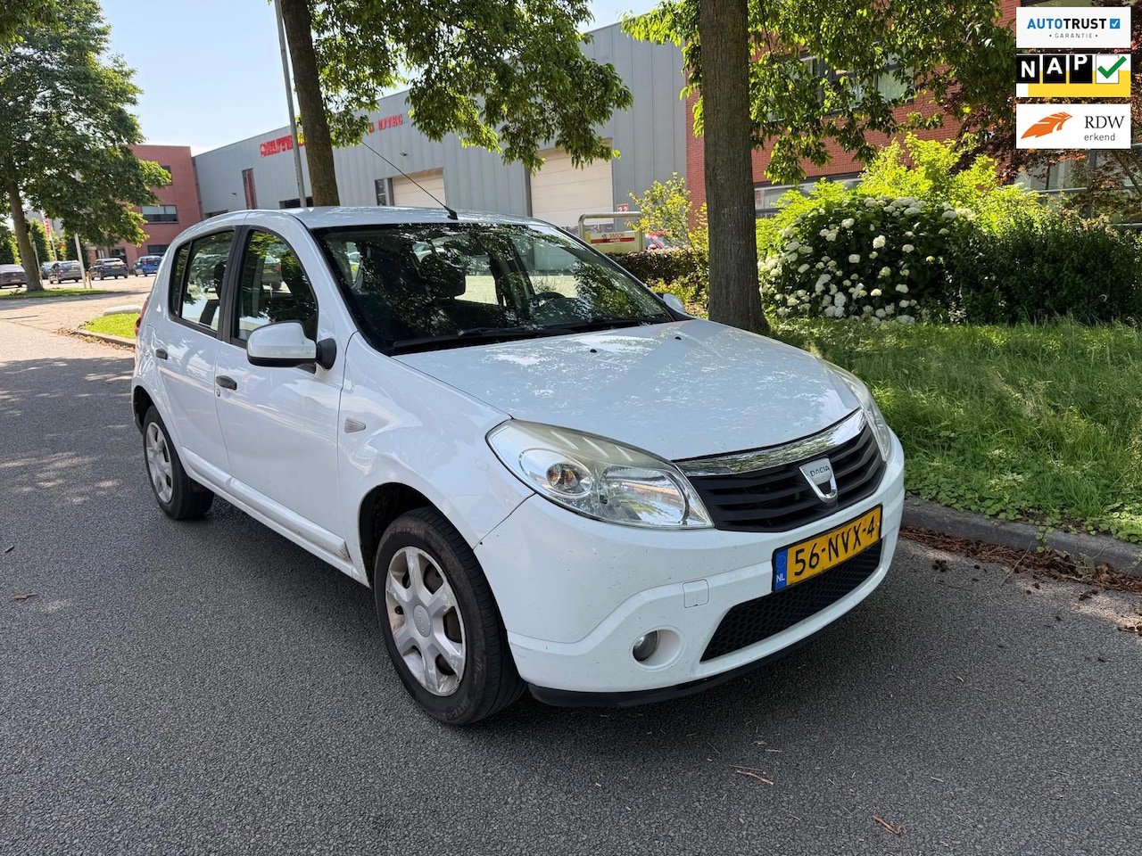 Dacia Sandero - 1.2 Lauréate airco (IJS KOUD) E.LEKTR.RAMEN APK - AutoWereld.nl