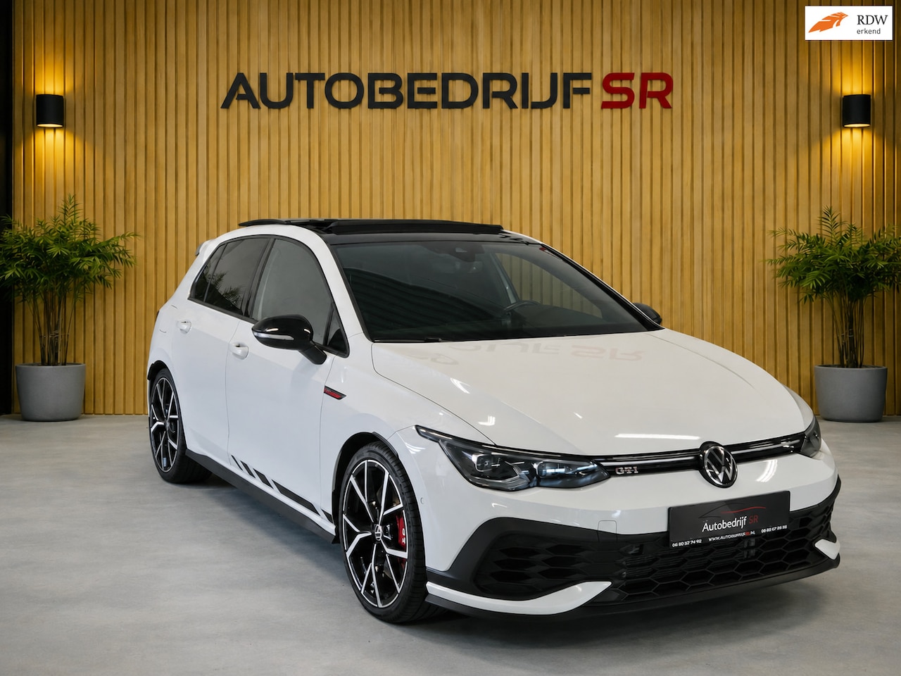 Volkswagen Golf - 2.0 TSI GTI Clubsport|Panorama! Blackstyle! IQ! 300PK IQ Drive! - AutoWereld.nl