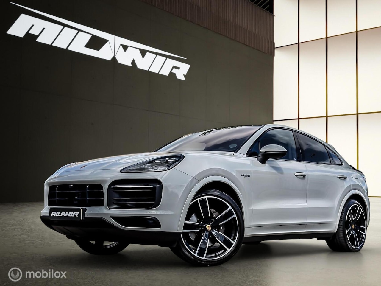 Porsche Cayenne Coupé - 3.0 E-Hybrid |Pano|Sportchrono|Massage - AutoWereld.nl