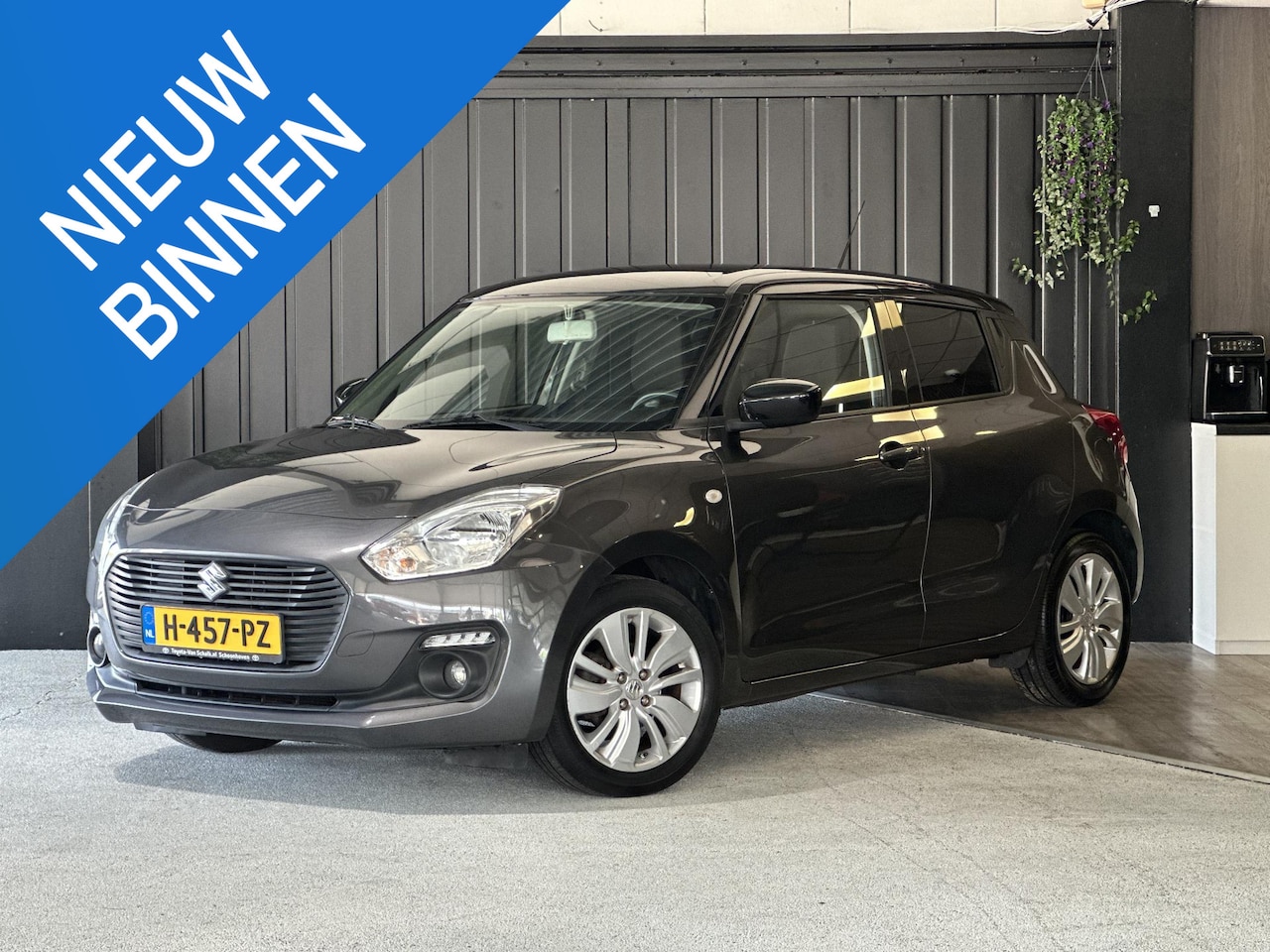 Suzuki Swift - 1.2 Select Smart Hybrid | Achteruitrijcamera | Stoelverwarming | Carplay | Airco | LMV 16 - AutoWereld.nl