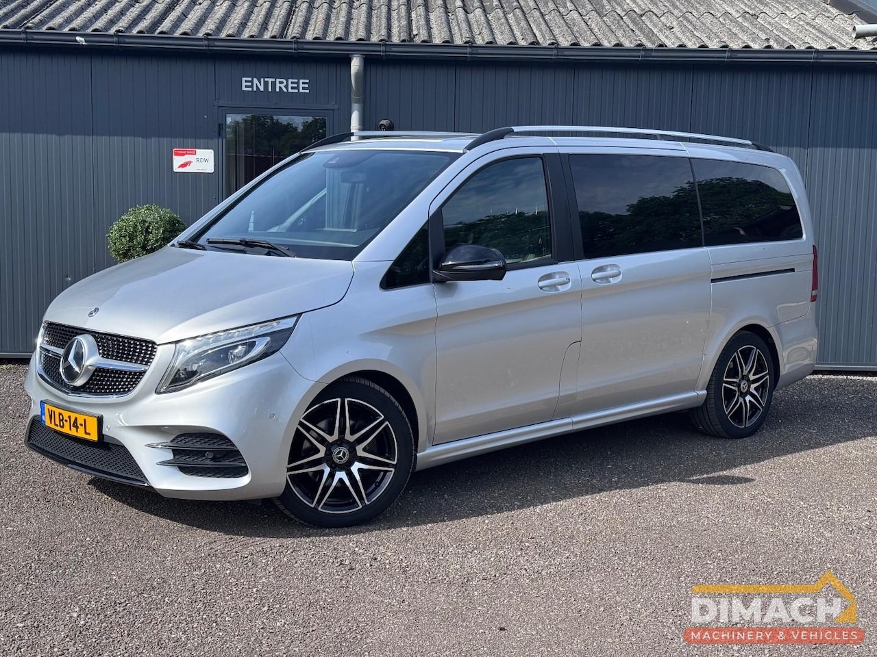 Mercedes-Benz V-klasse - V250 Night black editie - L2H1 - zilvergrijs - trekhaak - MBUX - dubbele schuifdeur - BPM - AutoWereld.nl