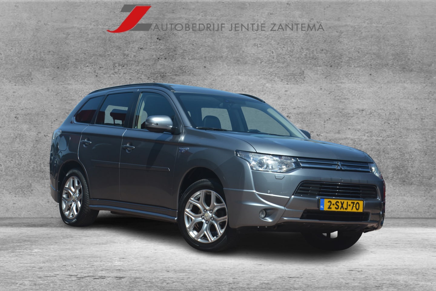 Mitsubishi Outlander - 2.0 PHEV instyle | Navigatie | Leer | Stoelverwarming | Schuifkantel Dak | Elek Stoelen | - AutoWereld.nl
