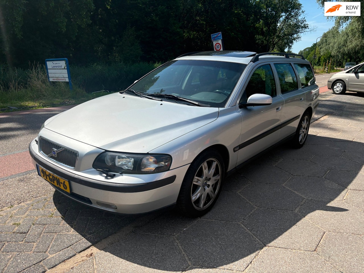 Volvo V70 - 2.4 D5 Geartronic Black Sapphire Edition II + DISTR. - AutoWereld.nl