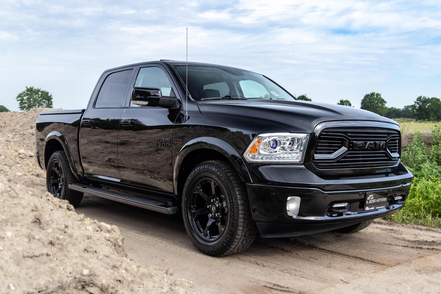 Dodge Ram 1500 - Sport Classic Black Ed 5.7 1e Eig Dealer Auto - AutoWereld.nl