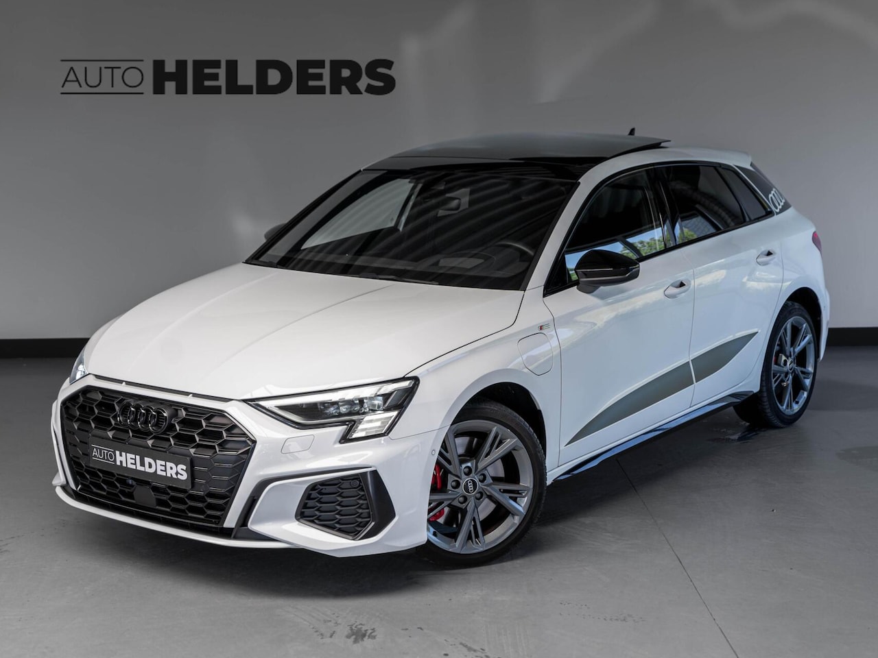 Audi A3 Sportback - 45 TFSI e S edition Competition Pano Trekh - AutoWereld.nl