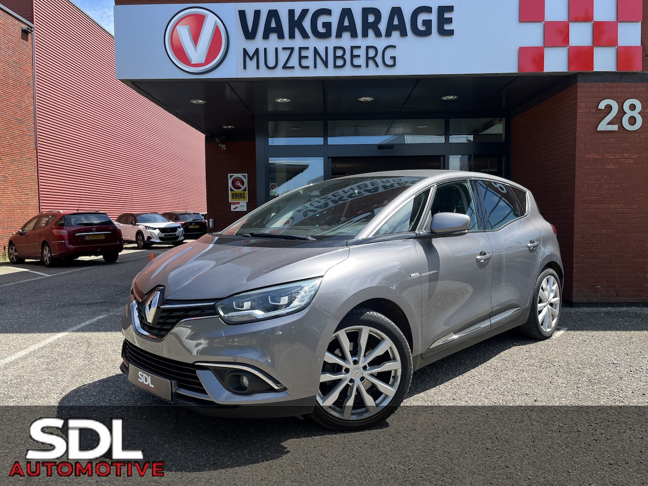 Renault Scénic - 1.2 TCe Bose // WEGKLAPBARE TREKHAAK // BOSE // DODEHOEK // KEYLESS // CAMERA+SENSOREN // - AutoWereld.nl