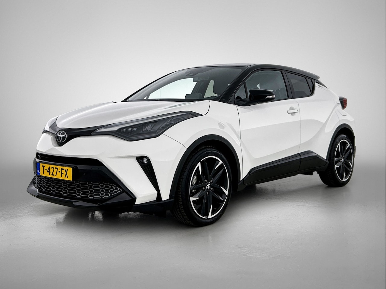 Toyota C-HR - 2.0 Hybrid GR-Sport | 184 pk | 19” LM-Velgen | Parkeersensoren voor & achter | Draadloos C - AutoWereld.nl