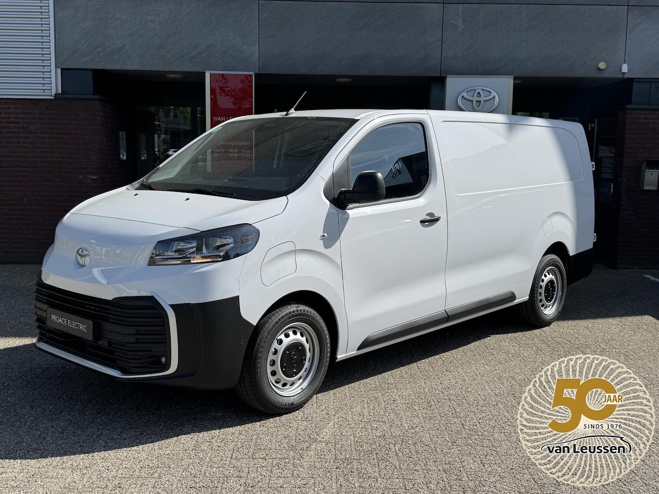 Toyota ProAce Electric Worker - Long 10th Anniversary 75 kWh NIEUW DIRECT LEVERBAAR! STOEL/STUURVERW CAMERA PARK-SENSOREN - AutoWereld.nl