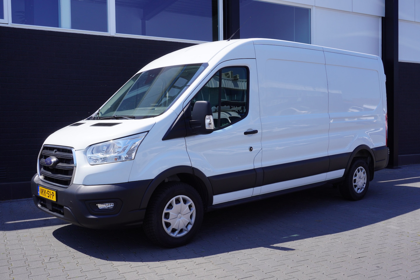 Ford Transit - 2.0 TDCI 170PK L3H2 EURO 6 - Airco - Cruise - Camera - €16.950,- Excl. - AutoWereld.nl