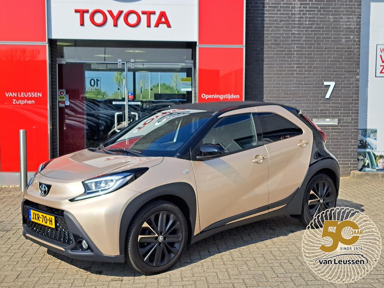 Toyota Aygo X - ENVY CABRIO PDC STOELVERWARMING ELEKTRISCH VOUWDAK ZWARTE VELGEN - AutoWereld.nl