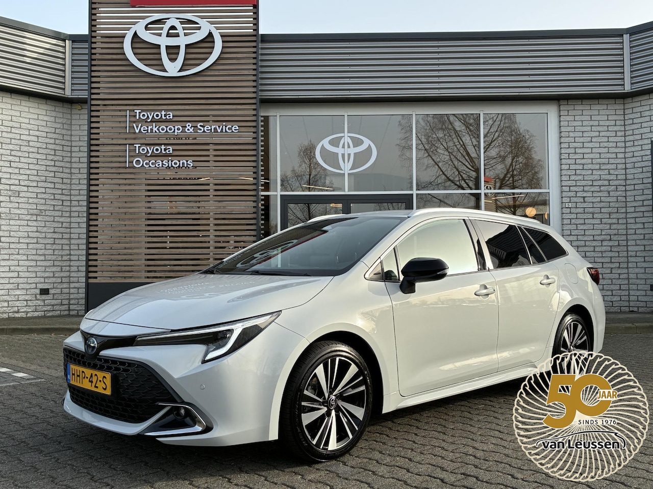 Toyota Corolla Touring Sports - HYBRID 140 DYNAMIC STOELVERW APPLE/ANDROID PARK-SENSOREN 17" LM-VELGEN CLIMA AD-CRUISE NL- - AutoWereld.nl