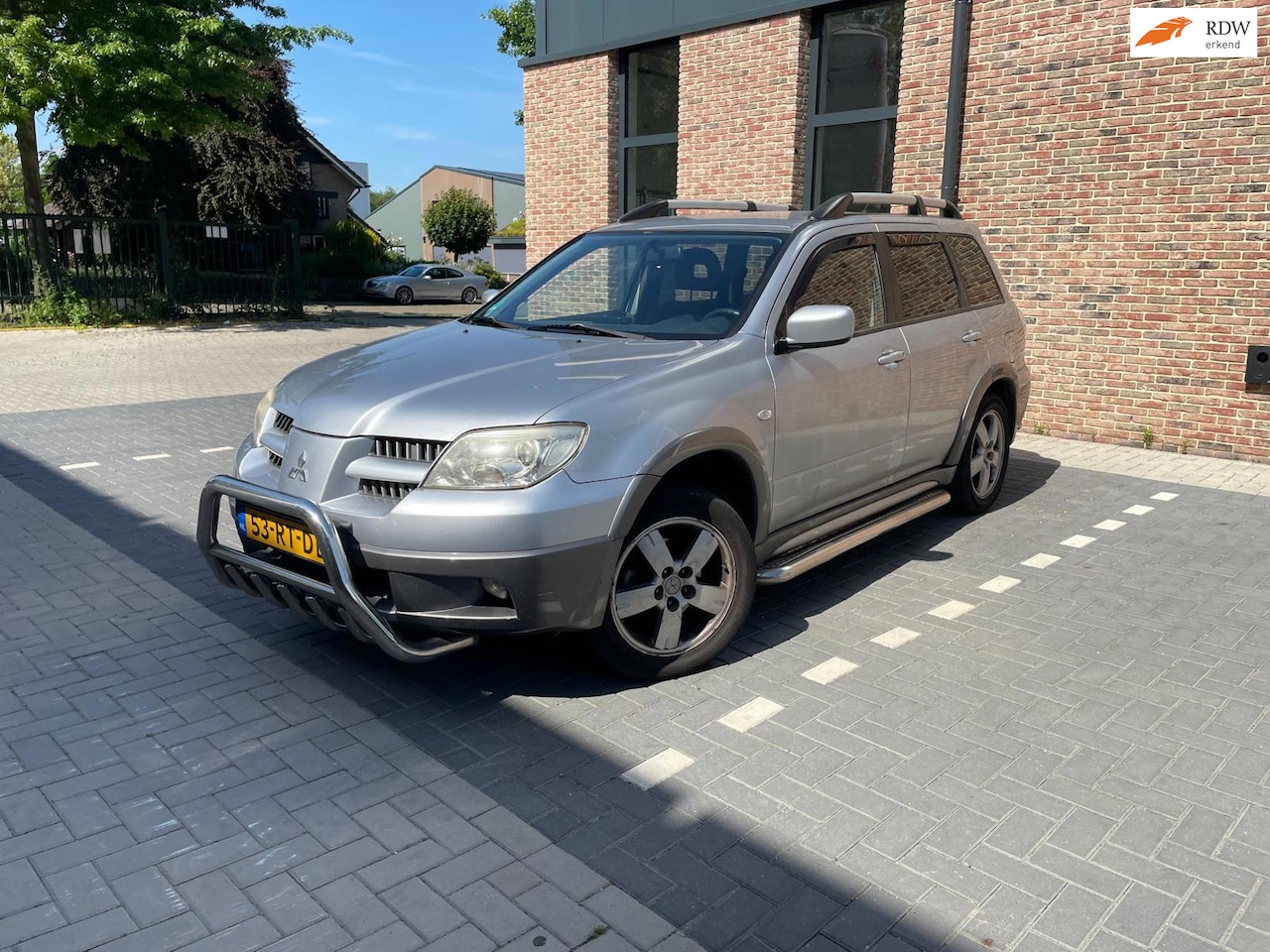 Mitsubishi Outlander - 2.4 Intense 4WD 2.4 Intense 4WD - AutoWereld.nl