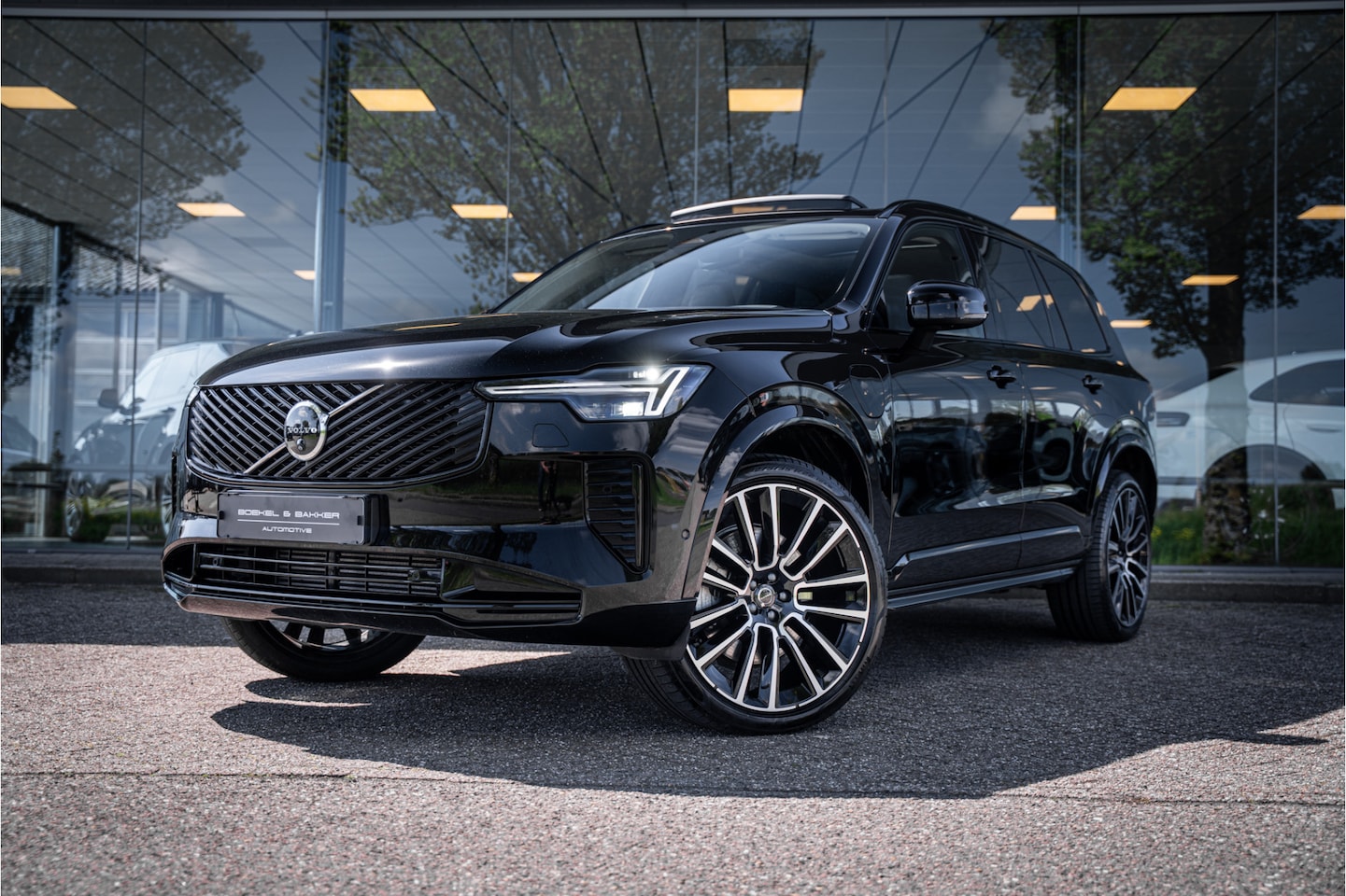 Volvo XC90 - T8 Plug-in hybrid AWD ULTRA DARK **Lucht vering** Trekhaak**Panodak B&W**Stoelventilatie+M - AutoWereld.nl
