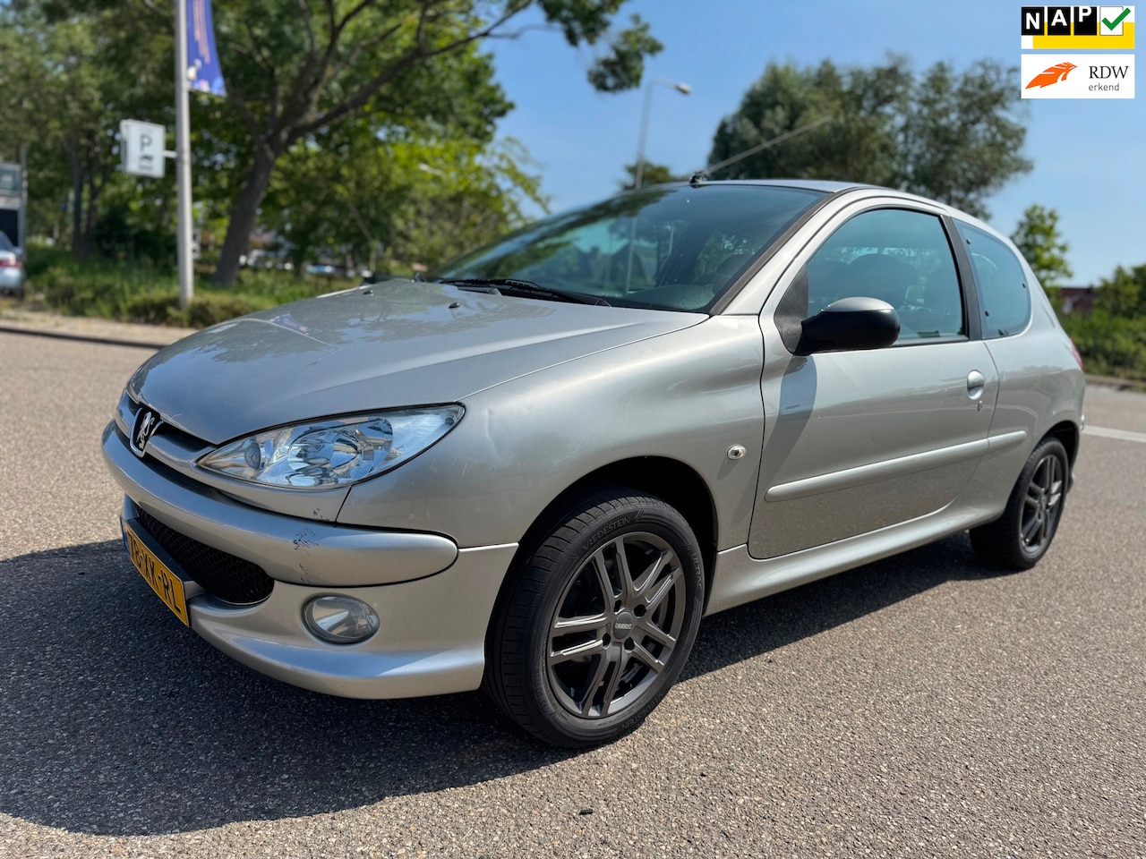 Peugeot 206 - 1.4 Forever / elektrische.ramen / deurvergrendeling / lmv / nap….. - AutoWereld.nl