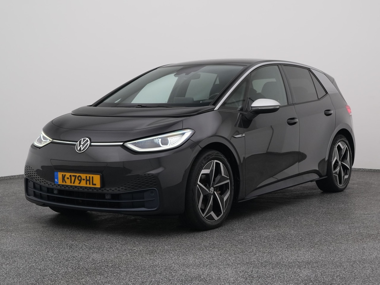 Volkswagen ID.3 - First Plus 58 kWh | CAMERA | ADAPTIVE | STOEL- EN STUURVERW. - AutoWereld.nl