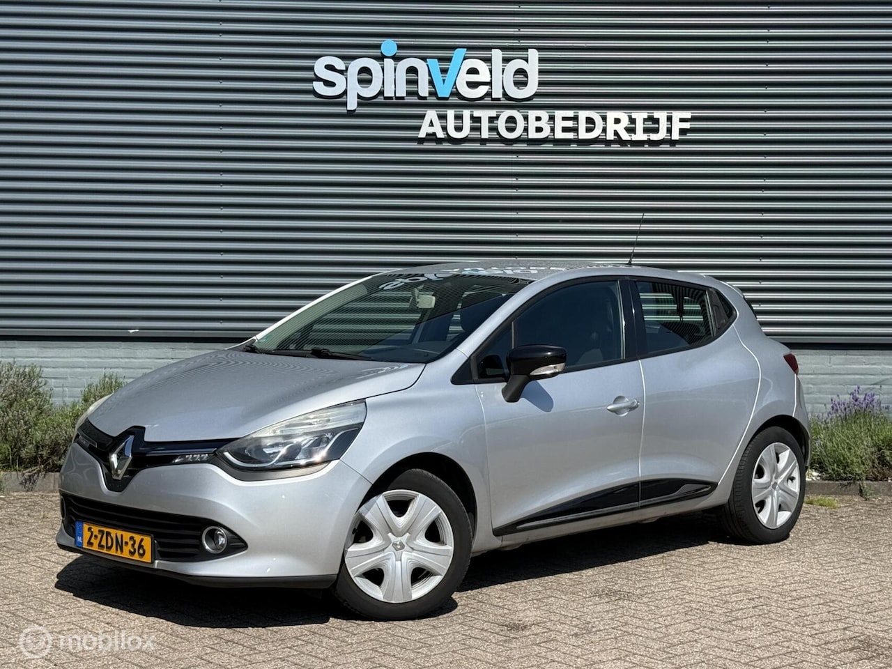 Renault Clio - 1.2 16V - Navi - Cruise - Led - - AutoWereld.nl