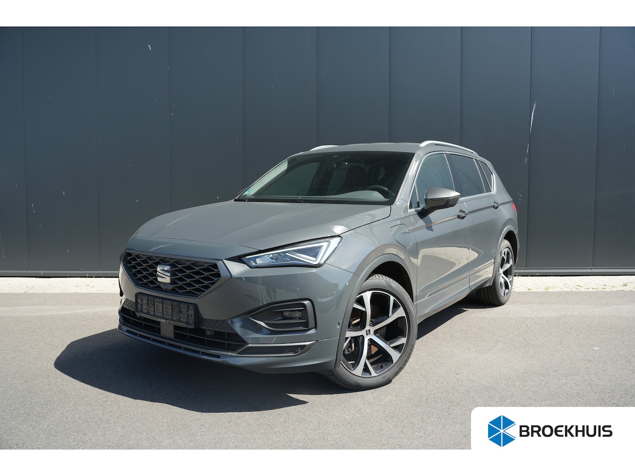 SEAT Tarraco - 1.4 TSI e-Hybrid PHEV FR Business Wegklapbare Trekhaak | Rondomzicht camera | Adaptive cru - AutoWereld.nl